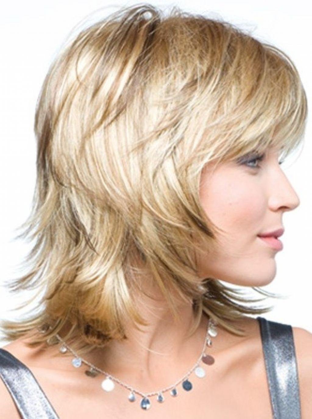 Женская стрижка каскад на средние волосы