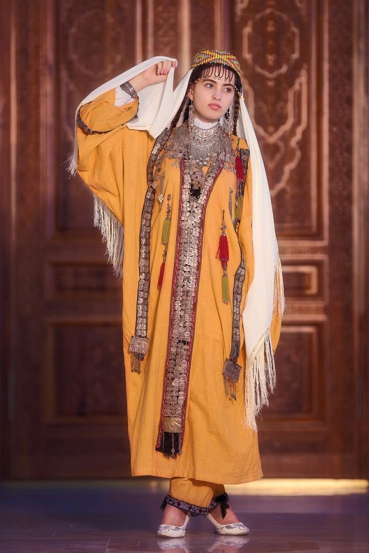 Таджикская национальная одежда