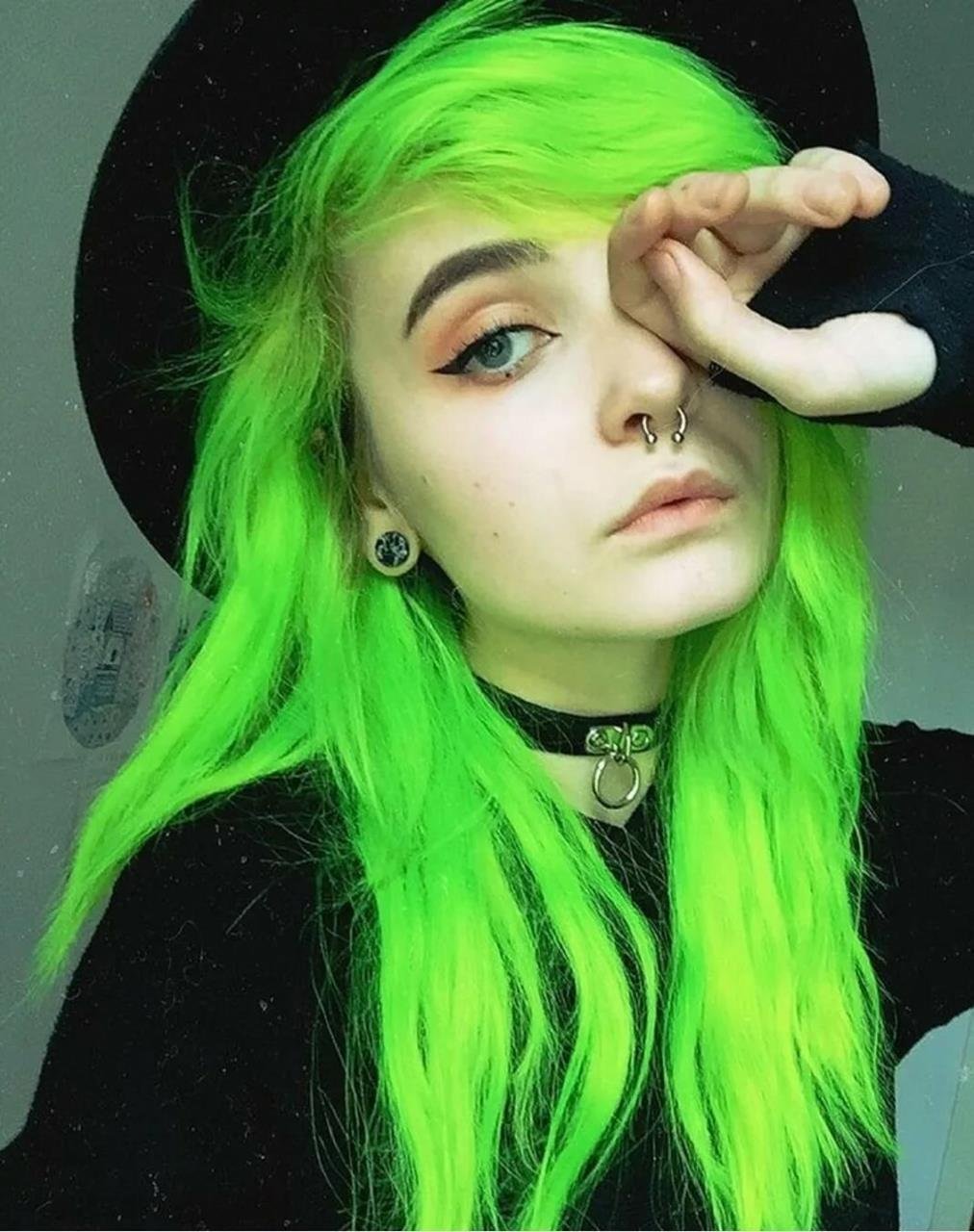 Зеленые волосы у девушек