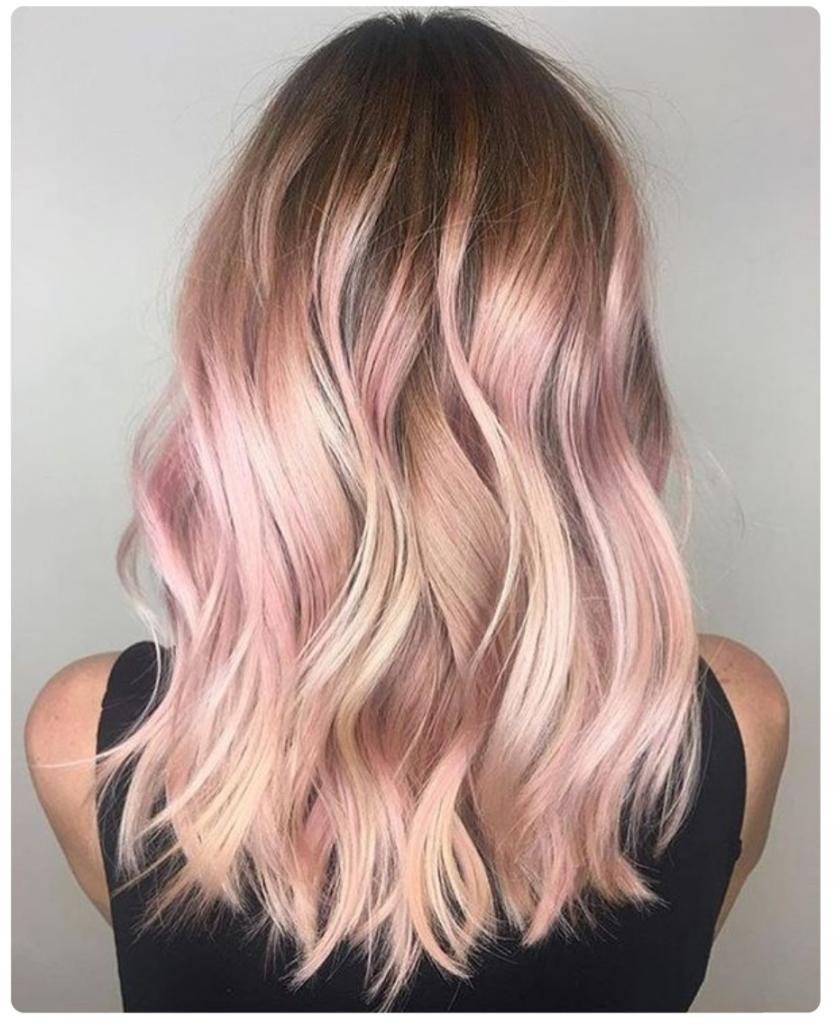 Розовый оттенок волос на блондинках