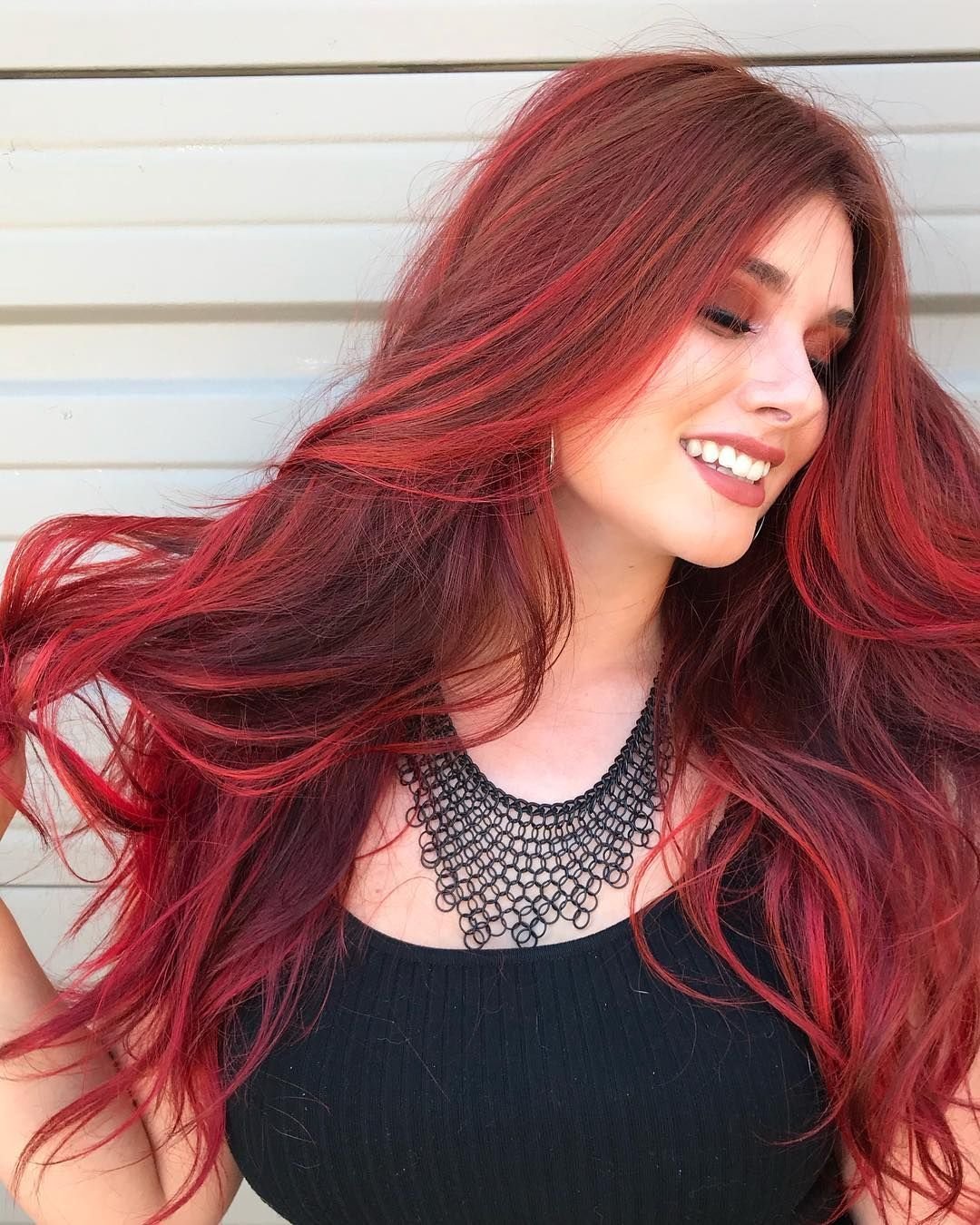 Огненно красный цвет волос