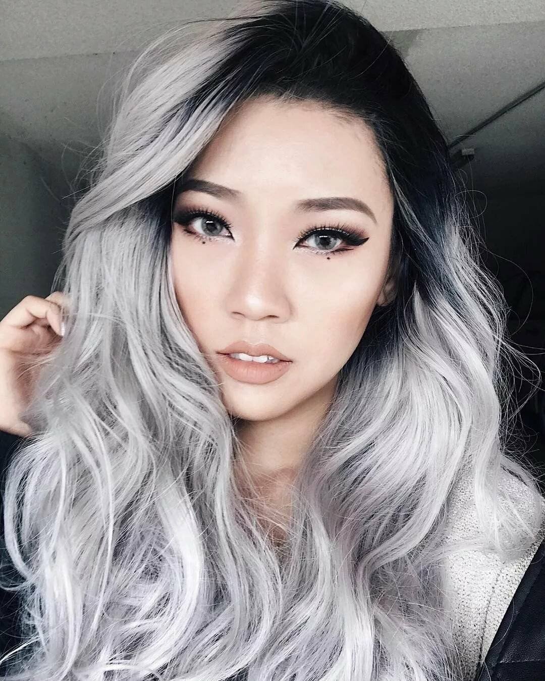 Серебряный цвет волос