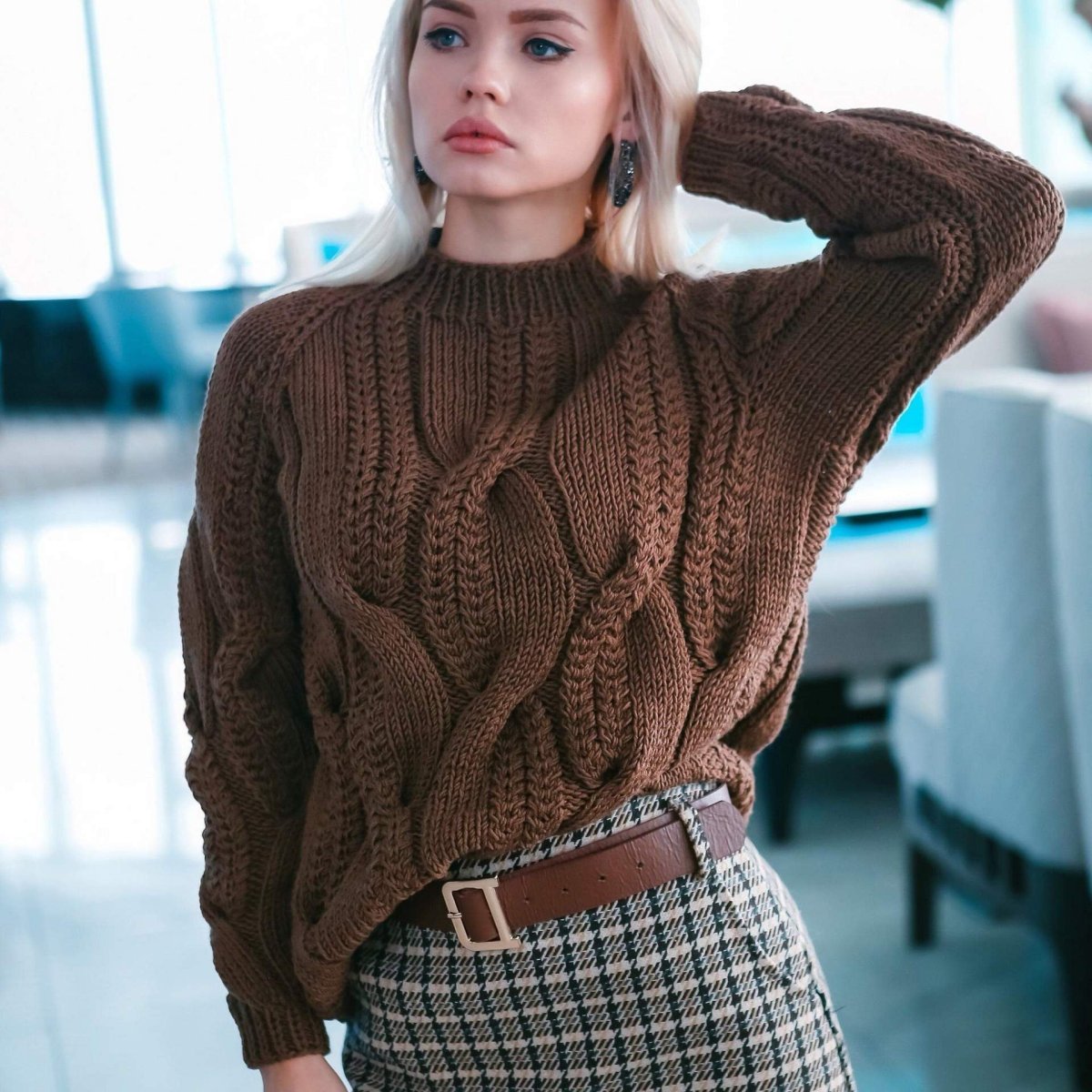 Связанный свитер