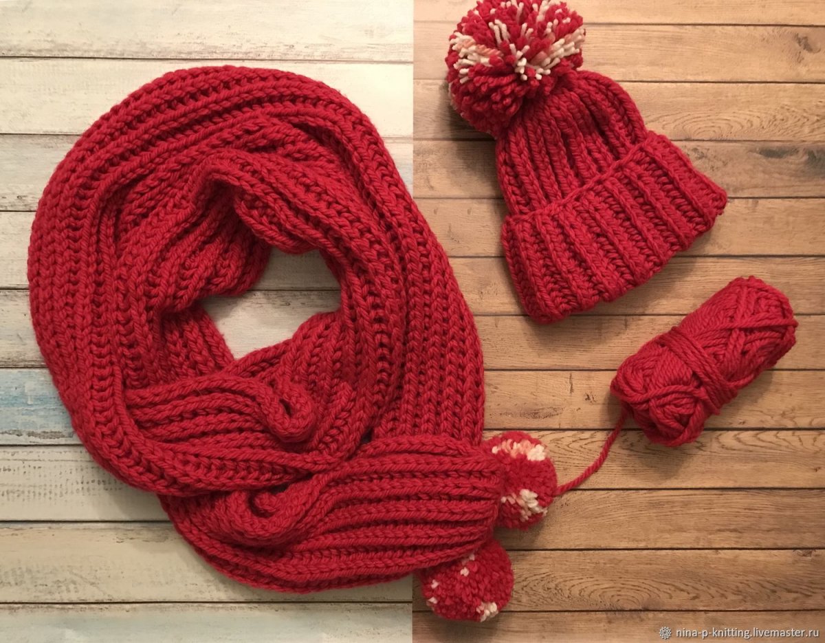 Вязаный красный шарф