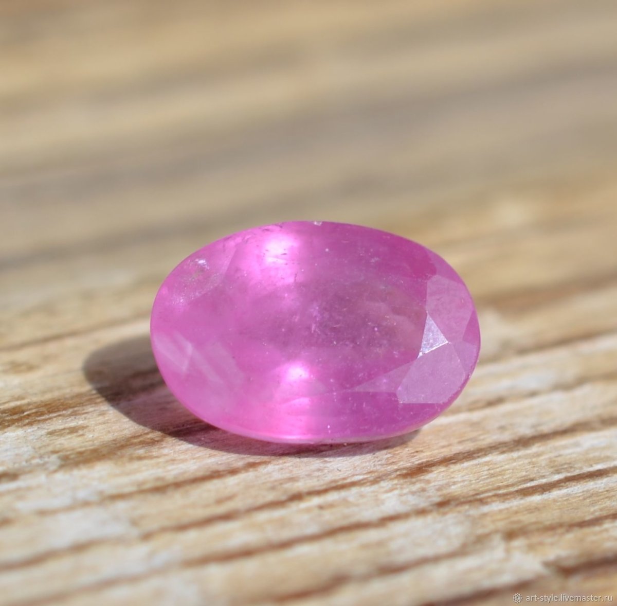 Розовый рубин камень