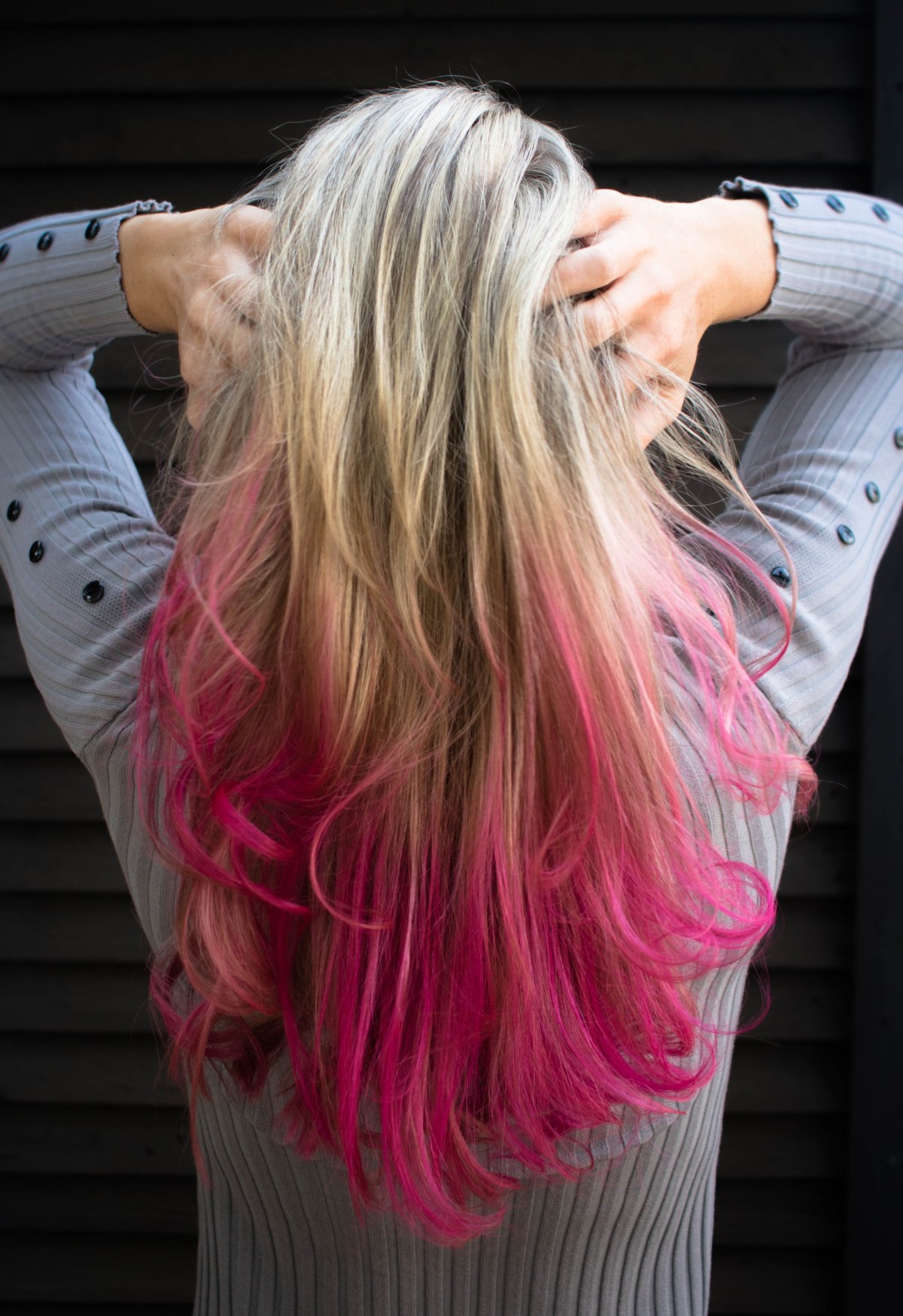 Кончики волос розовые