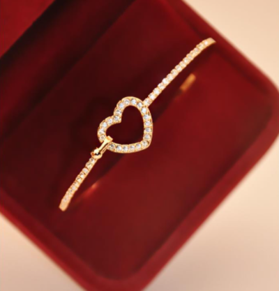 Кольцо с бриллиантом в форме сердца
