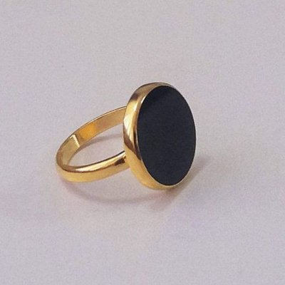 Золотое кольцо с черным ониксом