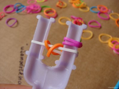 Красивые браслеты из резинок на рогатке
