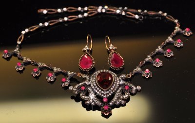 Ожерелья из рубинов