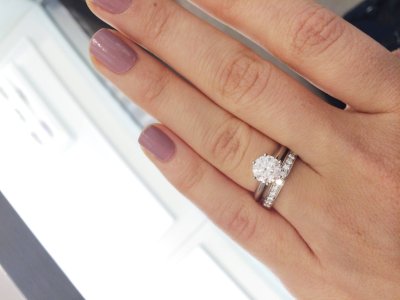 Плоское кольцо с бриллиантом