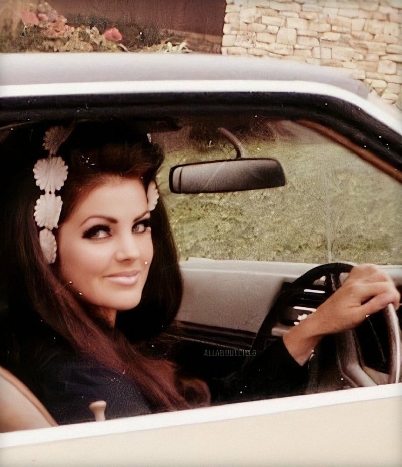 Young priscilla presley