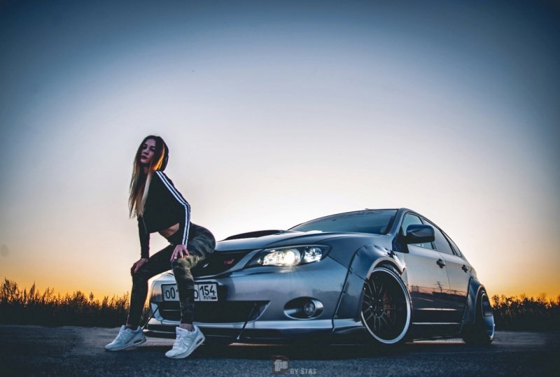 Субару импреза wrx sti и девушки