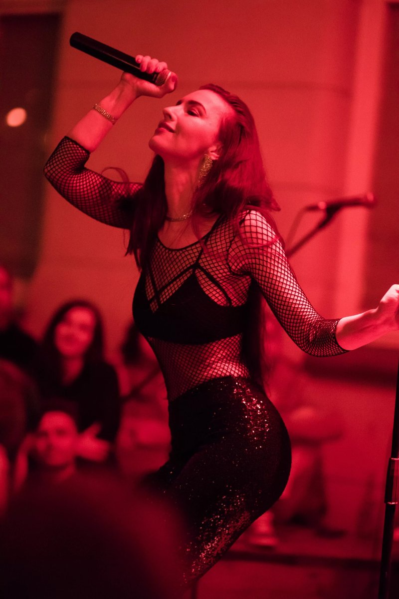 Chrysta bell