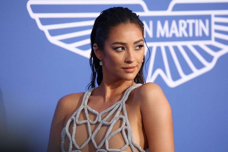 Shay mitchell