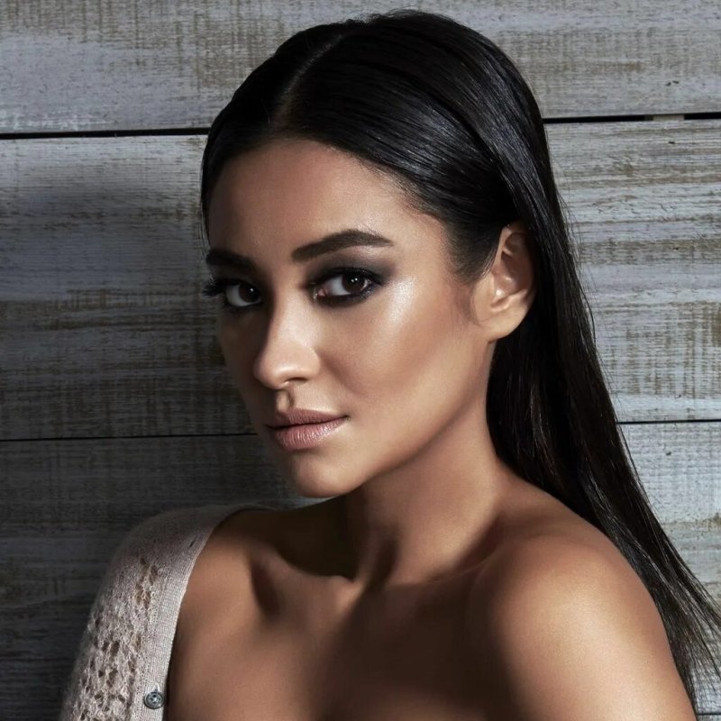 Shay mitchell