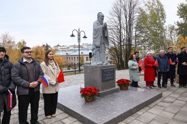 Фото: Памятник серафиму саровскому в мичуринске