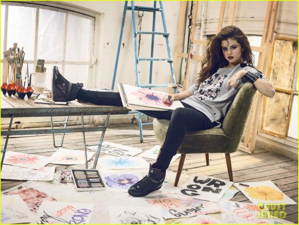 Фото: Selena gomez adidas neo