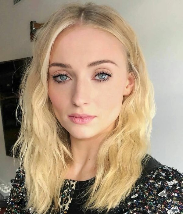 Фото: Sophie turner n