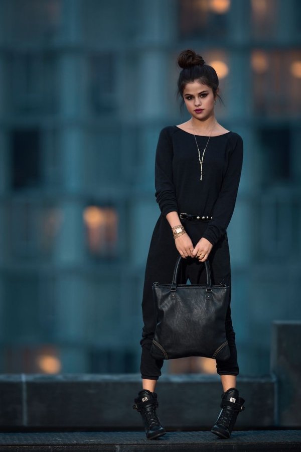 Фото: Selena gomez adidas neo