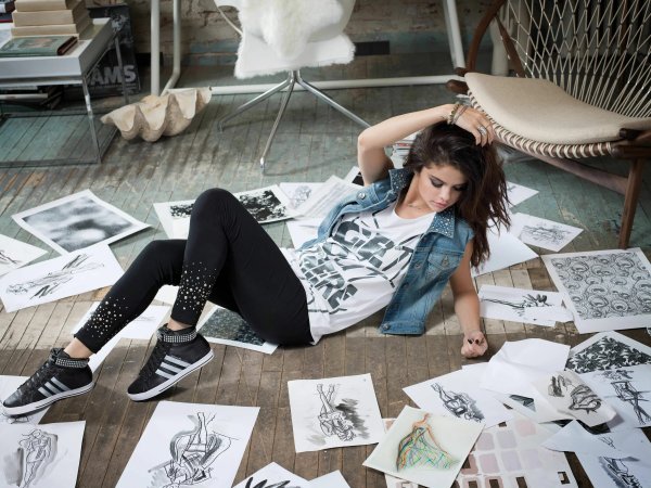 Фото: Selena gomez adidas neo