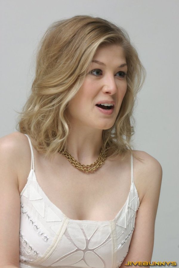 Фото: Rosamund pike