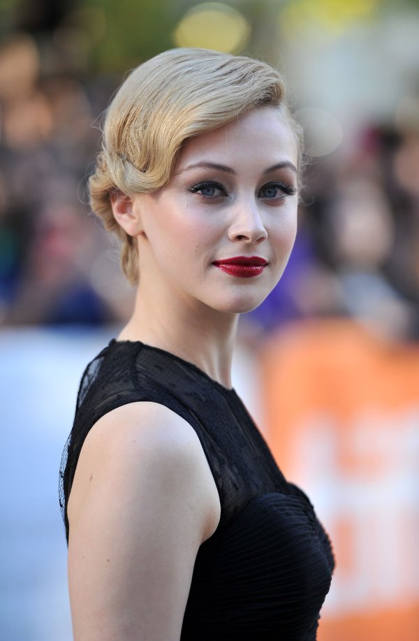 Фото: Sarah gadon