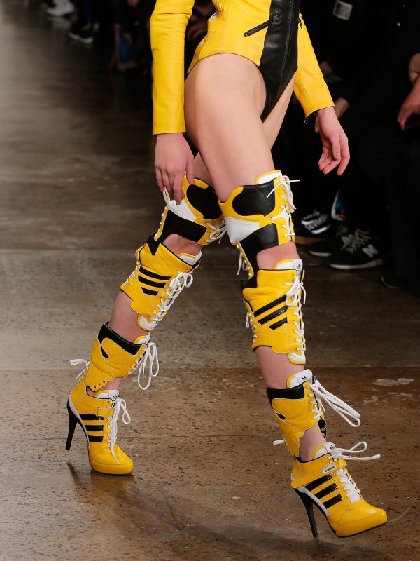 Фото: Jeremy scott x adidas thigh-high fashion sneaker boots