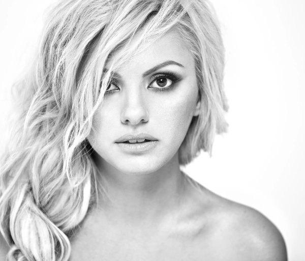 Фото: Alexandra stan