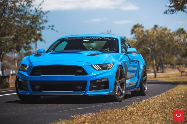 Фото: Автомобиль ford mustang