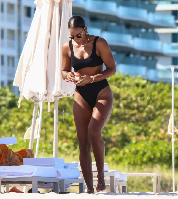 Фото: Kelly rowland bikini