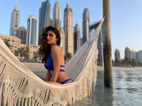 Фото: Mouni roy bikini