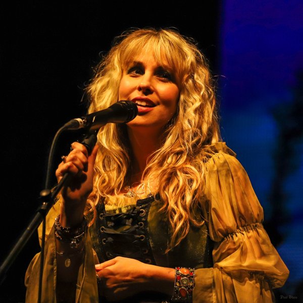 Фото: Candice night