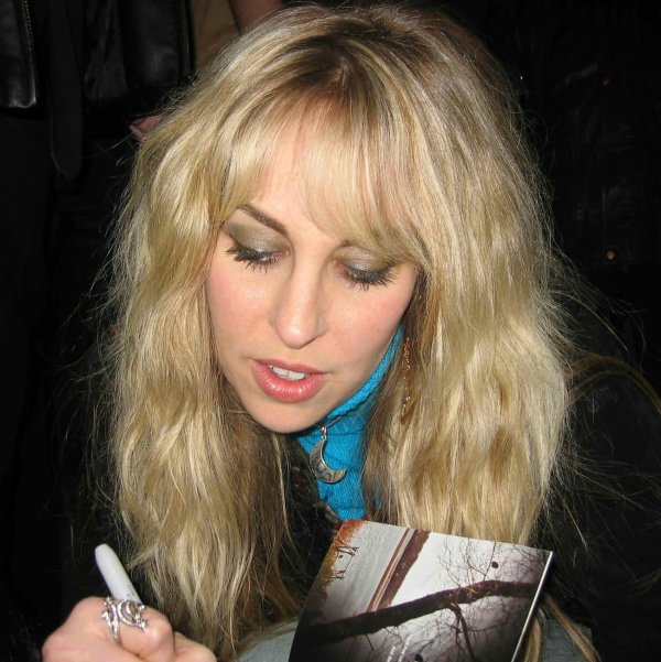 Фото: Candice night