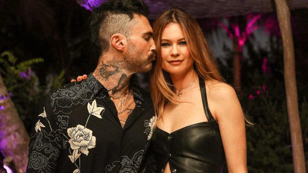 Фото: Adam levine behati prinsloo