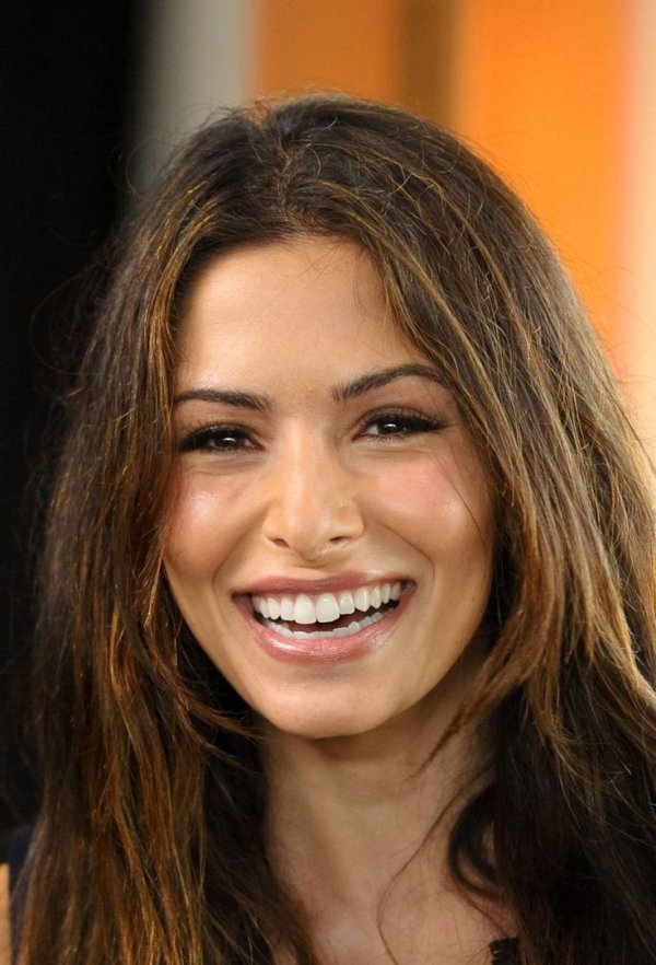 Фото: Sarah shahi