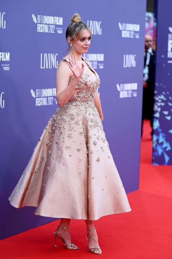 Фото: Florence pugh red carpet